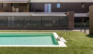 Pis  Ubach i soler. Pis amb piscina al barri de sant pere