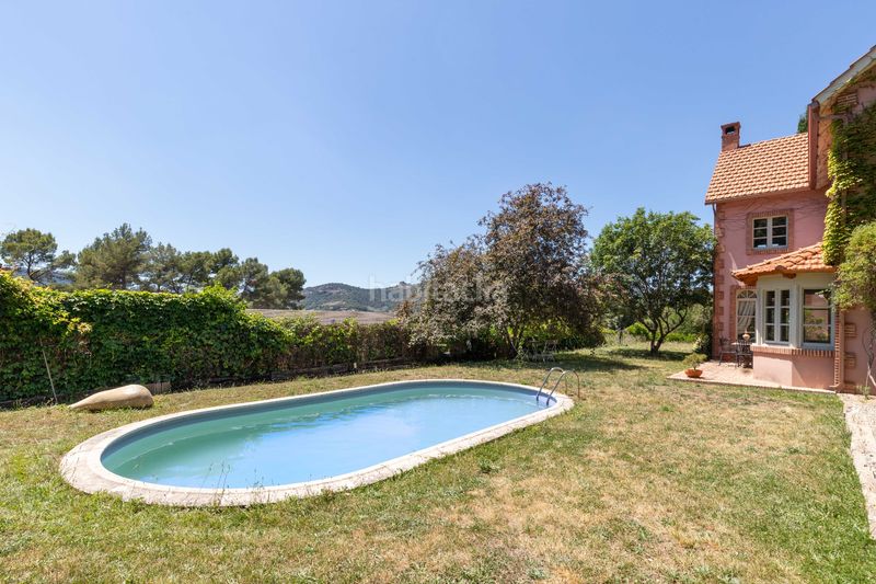 Foto 169ffb64-9d96-4beb-b53c-182d510b5f1d. Casa amb piscina a Matadepera