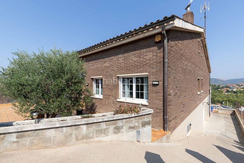 Foto 4e6d2f56-c474-4631-ae72-310b81ec1c04. Casa amb calefacció aparcament piscina a Can Palet de Vista Alegre Terrassa