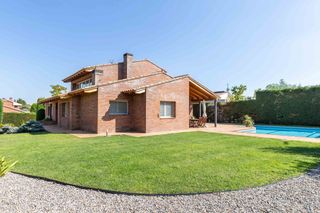 Casa  Francesc gimeno. Casa en venta en matadepera con 7 habitaciones, jardín y piscina