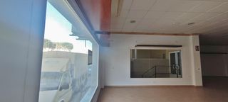 Local Comercial  Calle de málaga. Gran local comercial en campohermoso