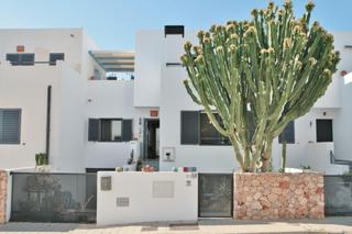 Casa adossada en Alambique (rd) 34. Una casa en el corazn de un volcn. fortaleza familiar. refugio