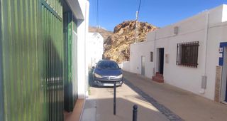 Casa a Calle san anton (vl) 46. Casa para reformar con gran cochera en la villa de nijar