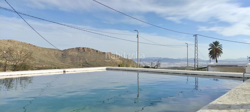 Foto f1d09f0a-90f8-413e-a5b9-9a73882427bc. Casa amb aparcament piscina a Nijar Pueblo Níjar