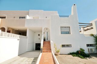 Casa aparellada a Calle islas baleares (vl) 32. Gran chalet en nijar villa