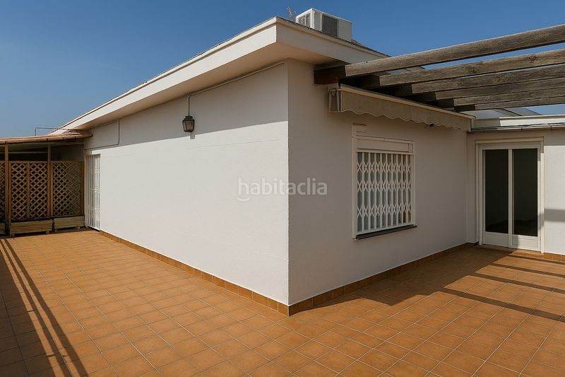 Foto 80404002-cc15-4cdd-a83c-9412c2038e14. Àtic a Sant Crist Badalona