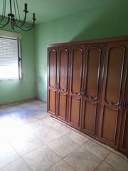 Casa a Madrigueras. Excelente casa con 5 dormitorios