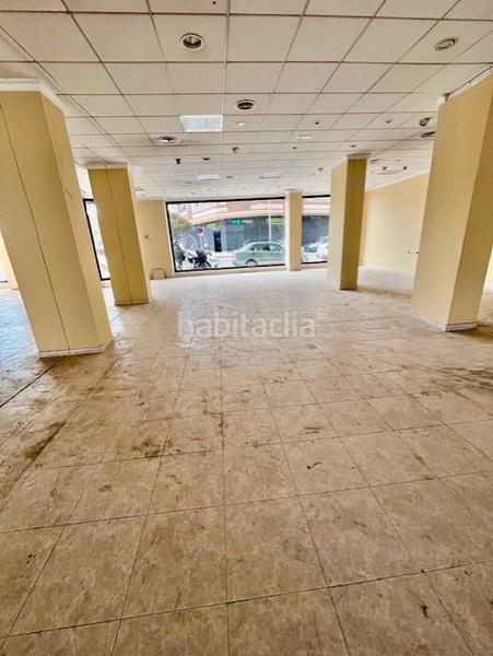 Foto 86ff6f1e-e40a-45e8-be84-603f0e93989e. Alquiler local comercial en calle miguel hernández 106d local chaflan a tres calles,acristalado en Albacete