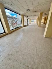 Rent Business premise in Calle miguel hernández 106d. Local chaflan a tres calles,acristalado