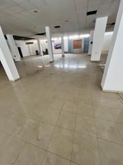 Lloguer Local Comercial a Paseo circunvalación 80. Local muy nuevo, para habitarllo