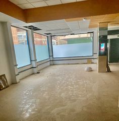Local Comercial a Calle pamplona 10. Local para hacer 7 viviendas