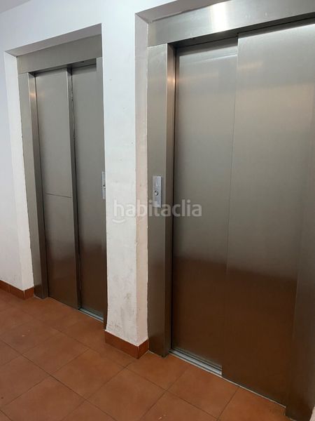 Foto 6a851124-fcc4-4899-99f8-e9d92755048e. Àtic amb xemeneia calefacció aparcament piscina a Albacete