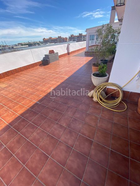 Foto d33c21e2-9da5-4f45-a585-62a8a5bd825a. Àtic amb xemeneia calefacció aparcament piscina a Albacete