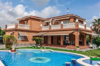 Xalet  Acuari. Encantador chalet en ber� mar  el francaset roda de bar�