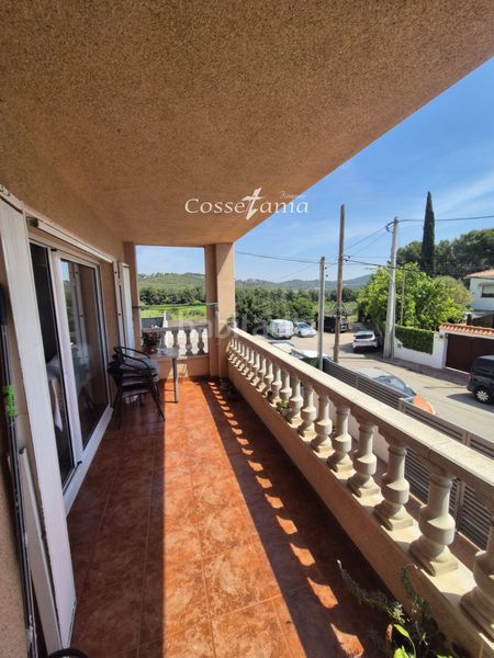 Foto 951e12f5-8b38-44bb-8956-edd1726538af. Casa adossada a Calafell poble Calafell