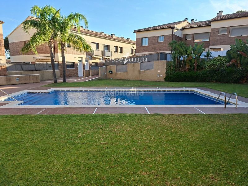 Foto b6e3068f-e200-4b1e-8622-c6f2f45046d9. Casa adossada amb aparcament piscina a Bonavista Vendrell (El)