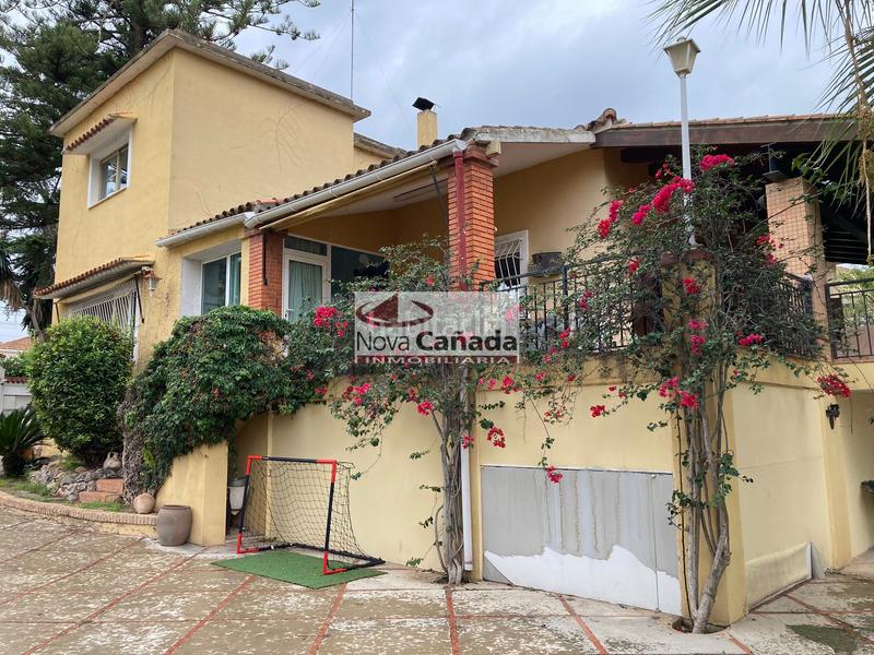 Foto 0ae6d25d-f736-4d00-abc0-5ab42ee3b131. Chalet con riscaldamento piscina in La Cañada Paterna