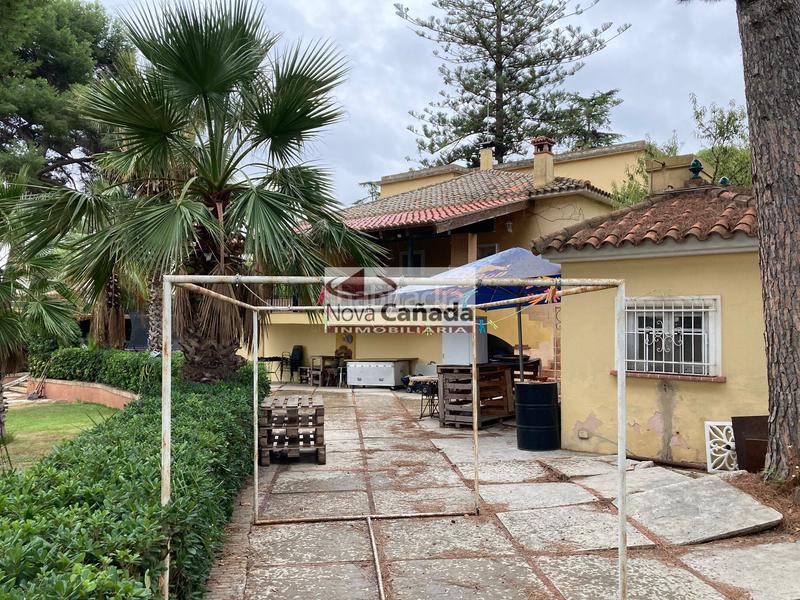 Foto f418f6ec-186e-4ba8-9817-74875dfa2765. Chalet con riscaldamento piscina in La Cañada Paterna