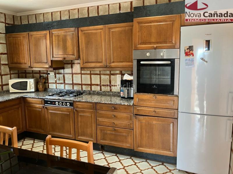 Foto a50eb389-018d-4f1d-993b-5e9d1305494c. Chalet with parking pool in La Cañada Paterna