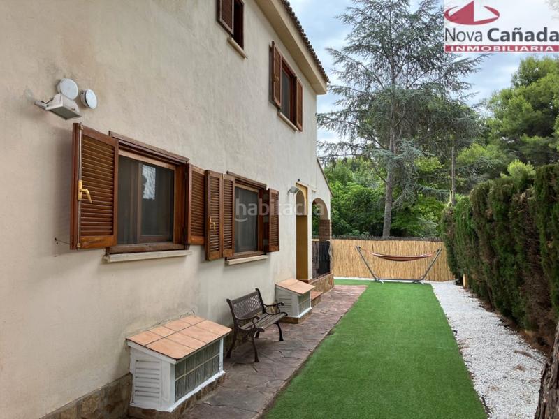 Foto ac40fc62-8555-442a-8386-074c890a04a1. Casa aparellada amb calefacció aparcament piscina a Paterna