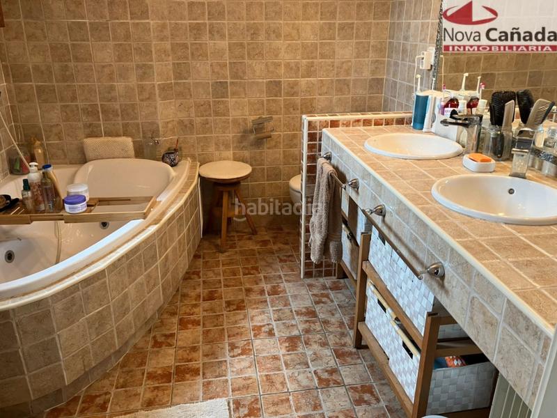 Foto e71b6c8a-690c-4612-af51-2a403972325d. Casa aparellada amb calefacció aparcament piscina a Paterna