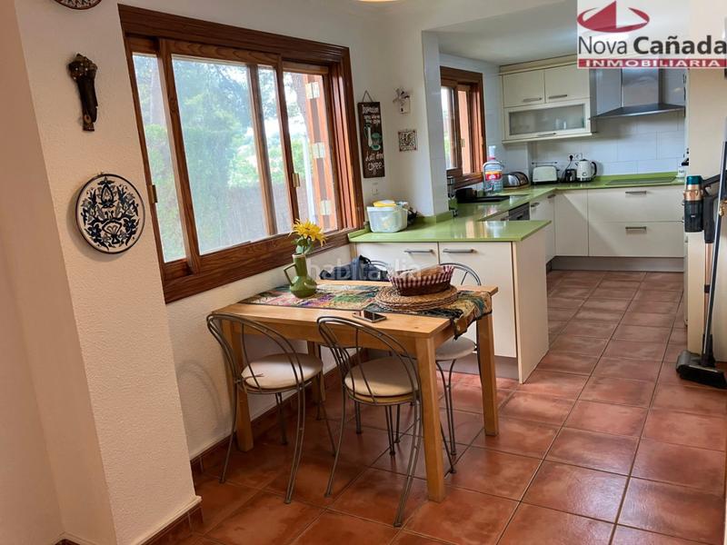 Foto f5e0e29f-11dc-48b6-86d8-80b23b43769a. Casa aparellada amb calefacció aparcament piscina a Paterna