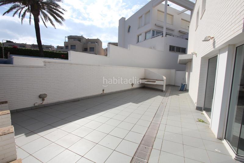 Foto bc3913e3-d25d-4574-976f-854d17c8cdb4. Casa adossada amb calefacció aparcament piscina a Torredembarra