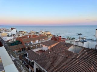 Dachwohnung  Comer�. Aticoduplex baix mar de tres dormitorios y 2 ba�os con vistas al