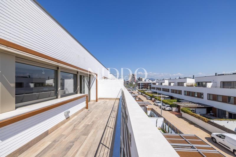 Foto f8f108a6-7dbb-44a9-9660-bf79d6d4b55c. Location maison jumelée dans carrer del poble amazic 67 dans Sabadell