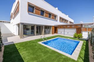 Lloguer Casa adossada a Calle poble amazic 71. Vivienda con piscina a estrenar
