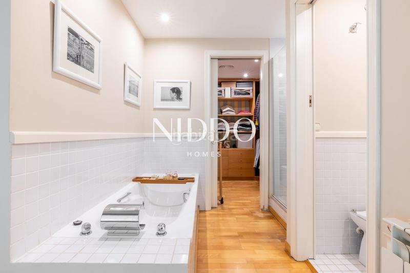 Foto 2400b69d-98a4-49f8-9ef0-88b357b25c48. Erdgeschoss mit heizung parking pool in Arxiu Sant Cugat del Vallès