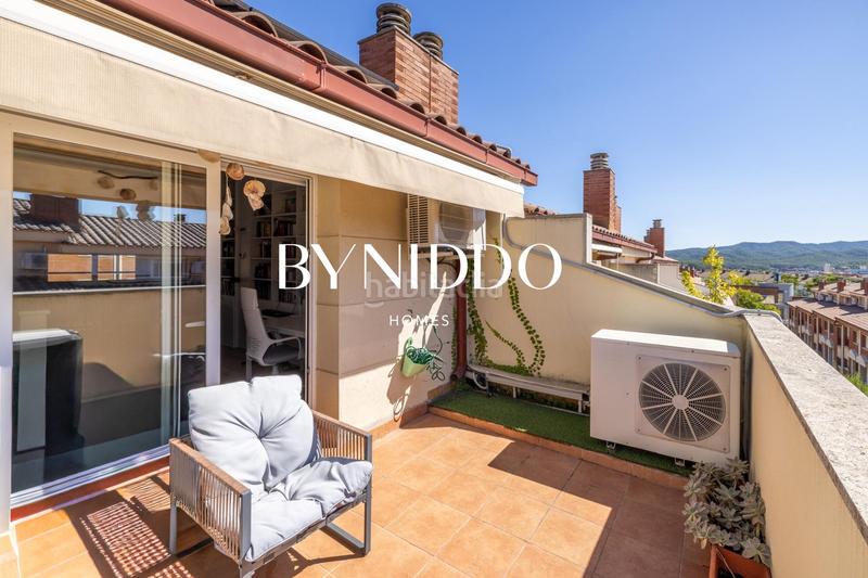 Foto 058f7518-54f2-4184-b950-cef1b647cf11. Maison jumelée avec chauffage parking piscine dans Coll Favà Sant Cugat del Vallès