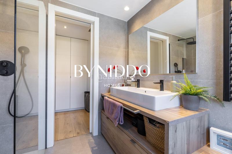 Foto 96ed8a2c-abeb-4b29-a17a-505b79807136. Maison jumelée avec chauffage parking piscine dans Coll Favà Sant Cugat del Vallès