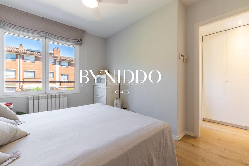 Foto bd916204-3194-4542-a980-95d3a27b5127. Maison jumelée avec chauffage parking piscine dans Coll Favà Sant Cugat del Vallès