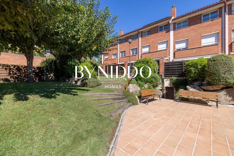 Foto bef43b2d-eb85-4a8f-960a-61ff4e7e8ffb. Maison jumelée avec chauffage parking piscine dans Coll Favà Sant Cugat del Vallès