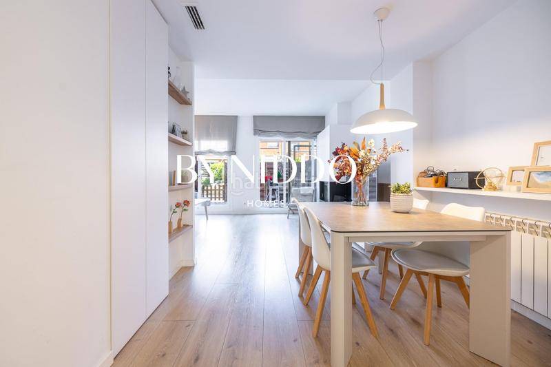 Foto bf34dbb2-69b1-4425-aba9-637c69b480ca. Maison jumelée avec chauffage parking piscine dans Coll Favà Sant Cugat del Vallès