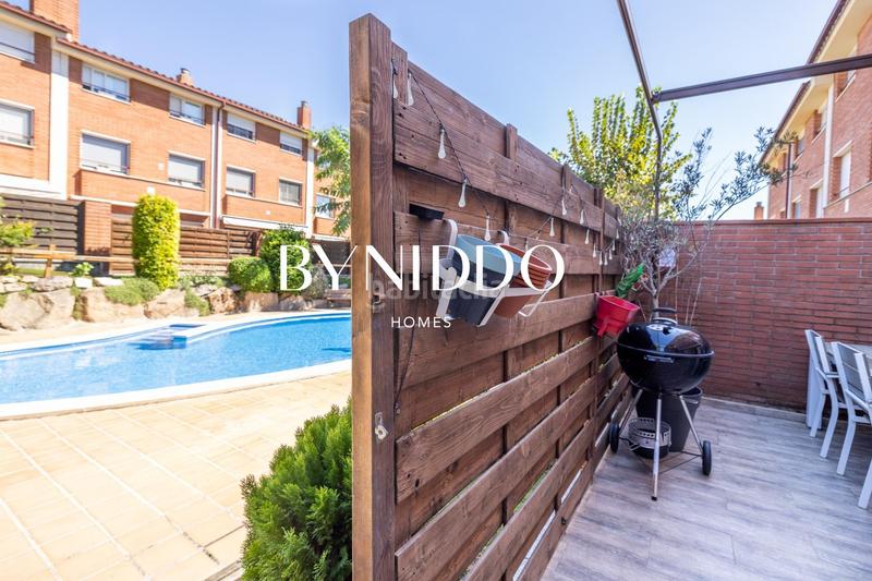 Foto c8281f04-3c0c-4351-a78a-9a6a96595d67. Maison jumelée avec chauffage parking piscine dans Coll Favà Sant Cugat del Vallès