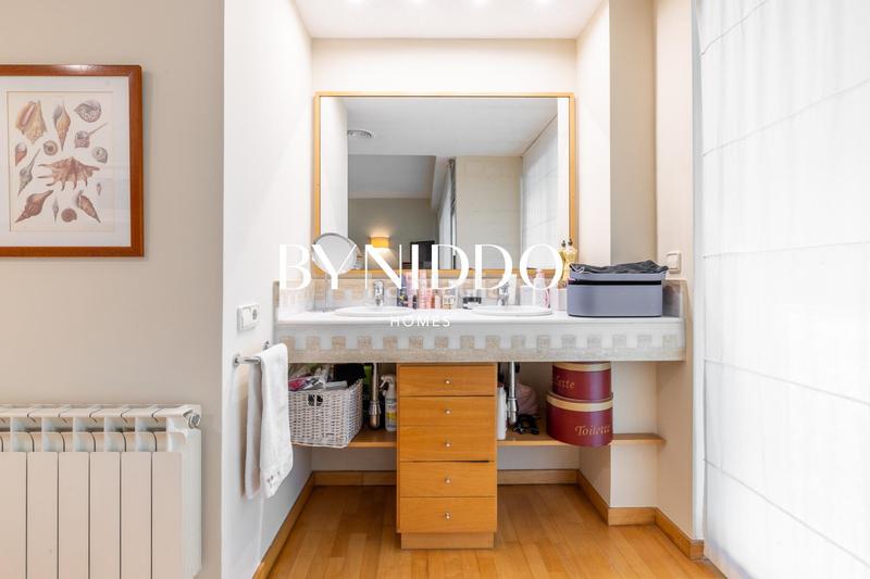 Foto 73e26376-5ff1-4ecd-b9e8-0386110162d5. Erdgeschoss mit heizung parking pool in Arxiu Sant Cugat del Vallès