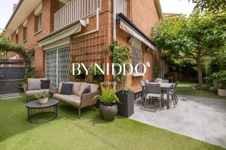 Reihenhaus  Carrer salvador espriu. Casa adosada con jardín junto al monasterio