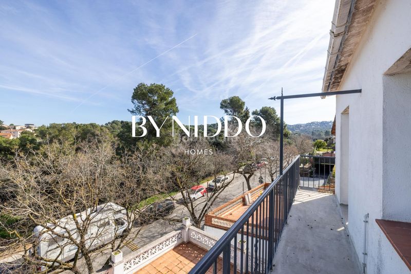 Foto d5124729-c30d-49af-bfc4-17950c3f9f05. Casa amb calefacció aparcament a La Floresta Sant Cugat del Vallès