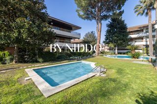 Planta baja  Carrer joan oliver. Exclusiva planta baja con gran jardín privado y terraza en eixam