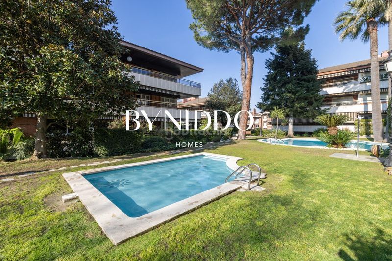 Foto 2aef0b23-d06b-426a-89ac-42acfc5dee4e. Planta baixa amb calefacció aparcament piscina a Sant Cugat del Vallès