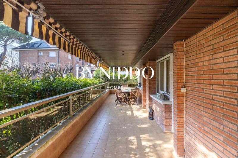 Foto a876766f-30a5-46c5-8aeb-6d1a99c3f387. Planta baixa amb calefacció aparcament piscina a Sant Cugat del Vallès