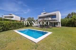 Rent Chalet  Calle can calella. Villa de lujo con vistas al mar