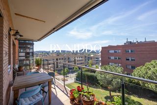 Appartement à Turó de Can Mates. Amplio piso reformado con vistas en can mates