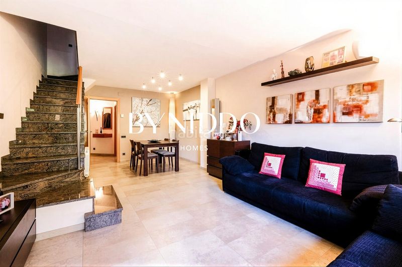 Foto 471e0603-b0b5-4037-b30f-dd81f0b7225a. Casa adossada amb calefacció aparcament a Eixample Sant Cugat del Vallès
