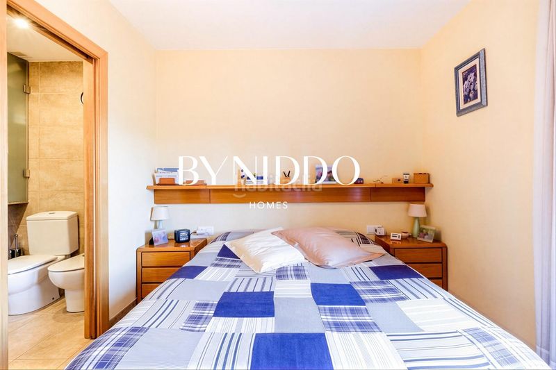 Foto 7cdab759-ba39-42b4-8668-9097f50c8f06. Casa adossada amb calefacció aparcament a Eixample Sant Cugat del Vallès