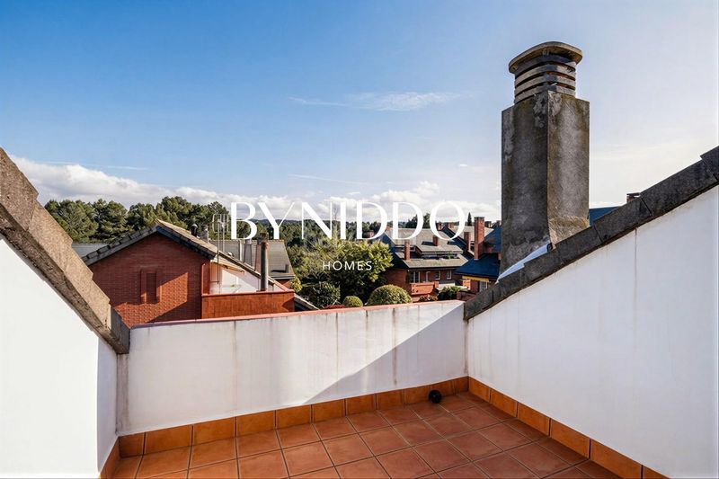 Foto dde01454-5f22-49a7-9340-5f0bf359f473. Casa adossada amb calefacció aparcament a Eixample Sant Cugat del Vallès