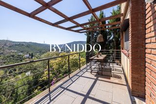 Casa  Avenida tarruell. Casa de diseño con vistas a collserola en la floresta
