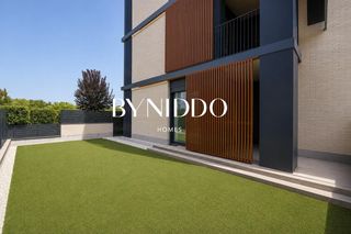Pis  Carrer ramon mas. Exclusiva planta baja con jardín privado en volpelleres
